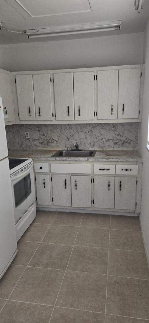 apt-11-230 Sw 11th Ave, Hallandale Beach, FL, 33009-5211 | Card Image