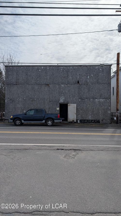 438 Main St, Eynon, PA, 18403-1233 | Card Image