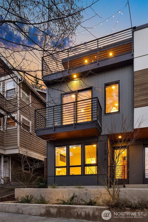 a-9709 Roosevelt Way Ne, Seattle, WA, 98115-2237 | Card Image