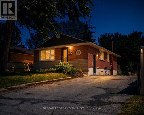 lower-1327 Royal Drive, Burlington (Mountainside), ON, L7P2G7 | Card Image