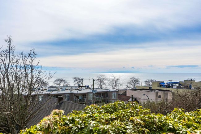 6 - 14985 Victoria Avenue, Townhouse with 3 bedrooms, 2 bathrooms and 2 parking in White Rock BC | Image 2