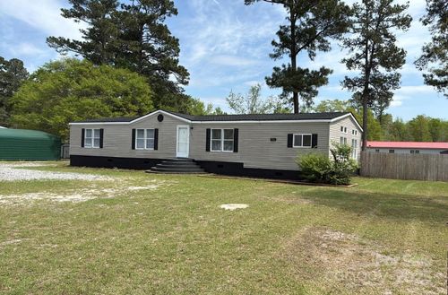 16781 Sanders Cir, Laurinburg, NC, 28352-9379 | Card Image