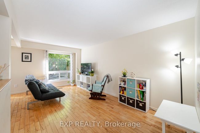 80 - 60 Hanson Rd, Condo with 4 bedrooms, 2 bathrooms and 1 parking in Mississauga ON | Image 6