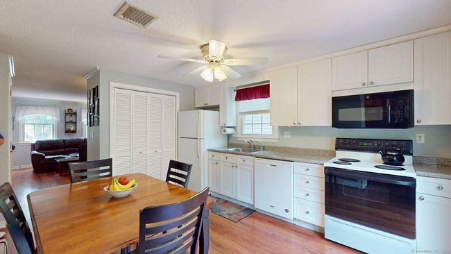 55 - 55 Addison Pond Rd, Condo with 2 bedrooms, 2 bathrooms and null parking in Glastonbury CT | Image 4