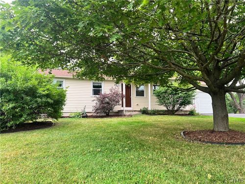 8615 Weaver Road, Cicero, NY, 13039 | Card Image