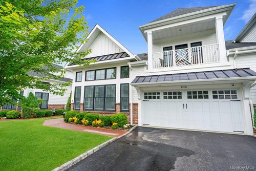 82101 Spruce Pond Cir, Plainview, NY, 11803-2341 | Card Image