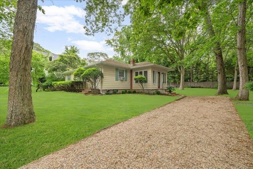 241 Hampton St, Sag Harbor, NY, 11963-4214 | Card Image