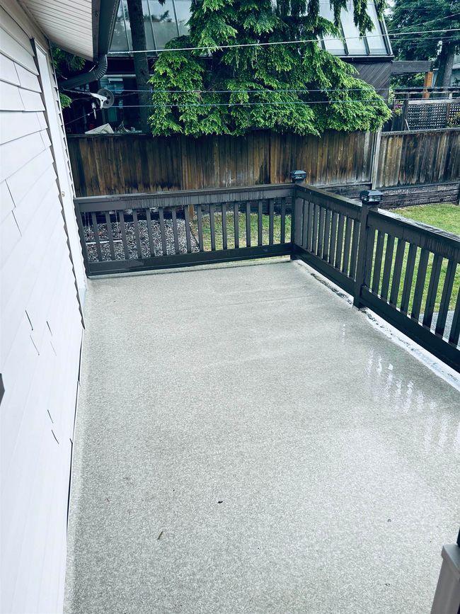 2799 Mcbride Ave, House other with 2 bedrooms, 1 bathrooms and 3 parking in Surrey BC | Image 12