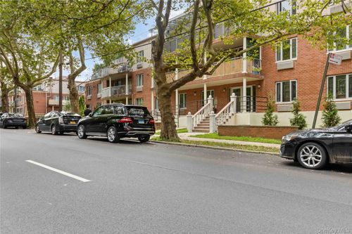1e-6434 Grand Central Pkwy, Forest Hills, NY, 11375-1582 | Card Image