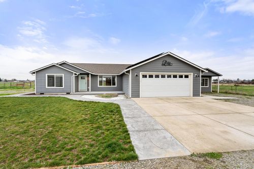 597 Bigham Brown Rd, Eagle Point, OR, 97524-7958 | Card Image