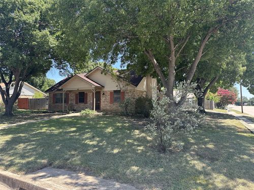 800 Pine Mountain Dr, Burleson, TX, 76028-7314 | Card Image