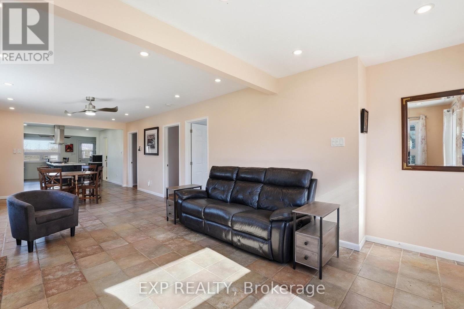 Residential in Georgina (Virginia) 4