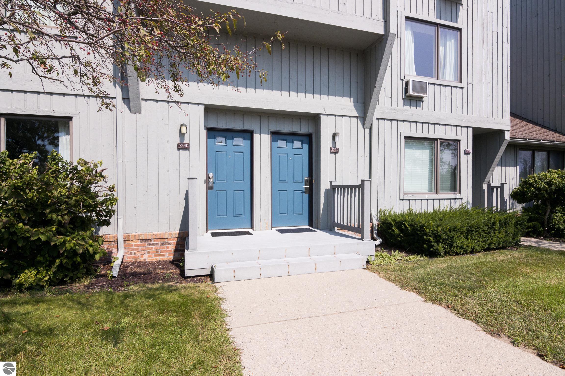 Hilltop Way, Williamsburg, MI 49690