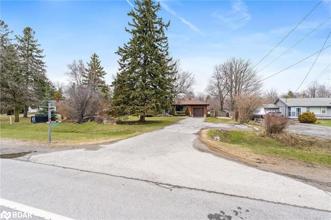 11317 Regional Rd 25, House other with 3 bedrooms, 1 bathrooms and 8 parking in Halton Hills ON | Image 4