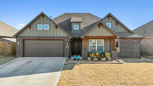 10723 S 280th East Ave, Coweta, OK, 74429-9011 | Card Image