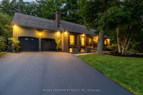 2129 Highview Dr, Burlington, ON, L7P0P2 | Card Image