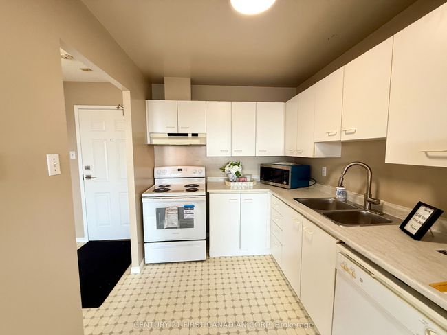 506 - 30 Chapman Crt, Condo with 2 bedrooms, 2 bathrooms and 1 parking in London ON | Image 18