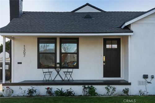 1307 N Avon St, Burbank, CA, 91505-2214 | Card Image