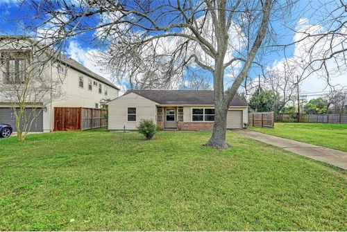 4627 Maple St, Bellaire, TX, 77401-5812 | Card Image