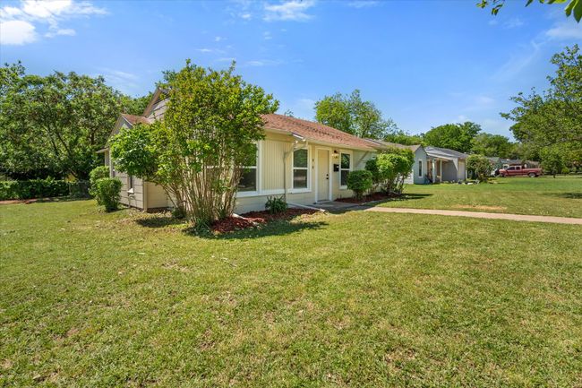 5048 Cedar Hill Rd, House other with 3 bedrooms, 2 bathrooms and null parking in Fort Worth TX | Image 6