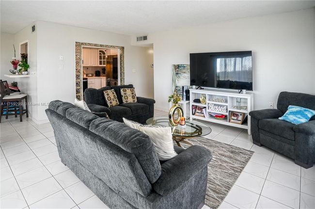 APT-601 - 4164 Inverrary Dr, Condo with 2 bedrooms, 2 bathrooms and null parking in Lauderhill FL | Image 13