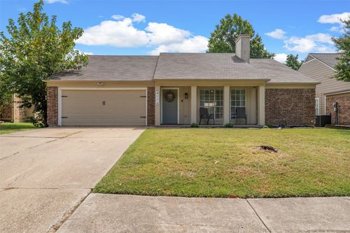 4116 Hathaway Dr, Grand Prairie, TX, 75052-4214 | Card Image