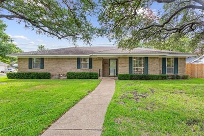 5007 Lake Arrowhead Drive, Home with 3 bedrooms, 2 bathrooms and 2 parking in Waco TX | Image 2