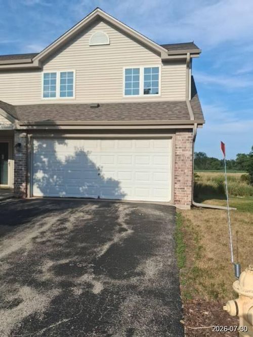 1911 Mallard Pointe Cir, Waukesha, WI, 53189-7004 | Card Image