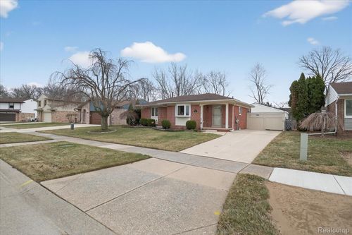 19523 Plumwoode Ct, Brownstown Twp, MI, 48183-4972 | Card Image