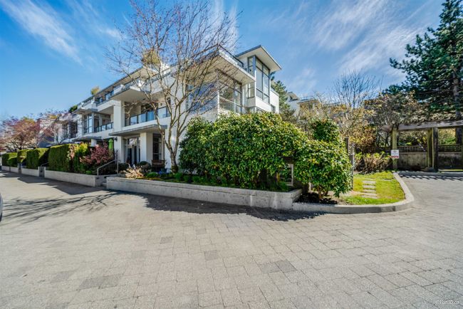6022 Chancellor Mews, Townhouse with 3 bedrooms, 3 bathrooms and 2 parking in Vancouver BC | Image 2