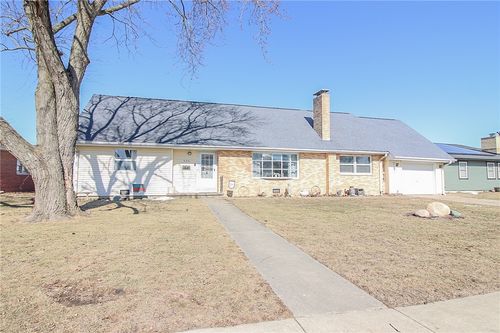 420 Crestview Dr, Mattoon, IL, 61938-4626 | Card Image