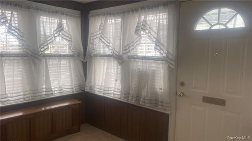 22 Eton St, Valley Stream, NY, 11581-2904 | Card Image