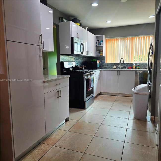 12900 Sw 81 St St, House other with 4 bedrooms, 2 bathrooms and null parking in Kendall FL | Image 6