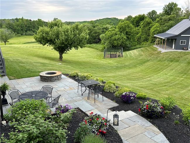 Such a beautiful patio area! | Image 9