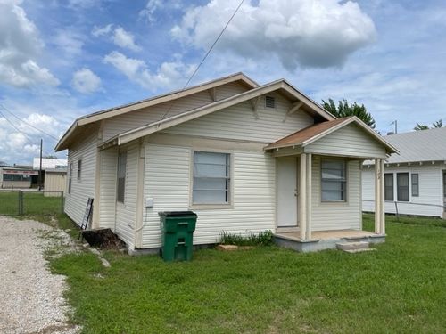 103 W Wichita St, Bowie, TX, 76230-5415 | Card Image