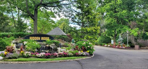 175 The Vale, Syosset, NY, 11791-4312 | Card Image
