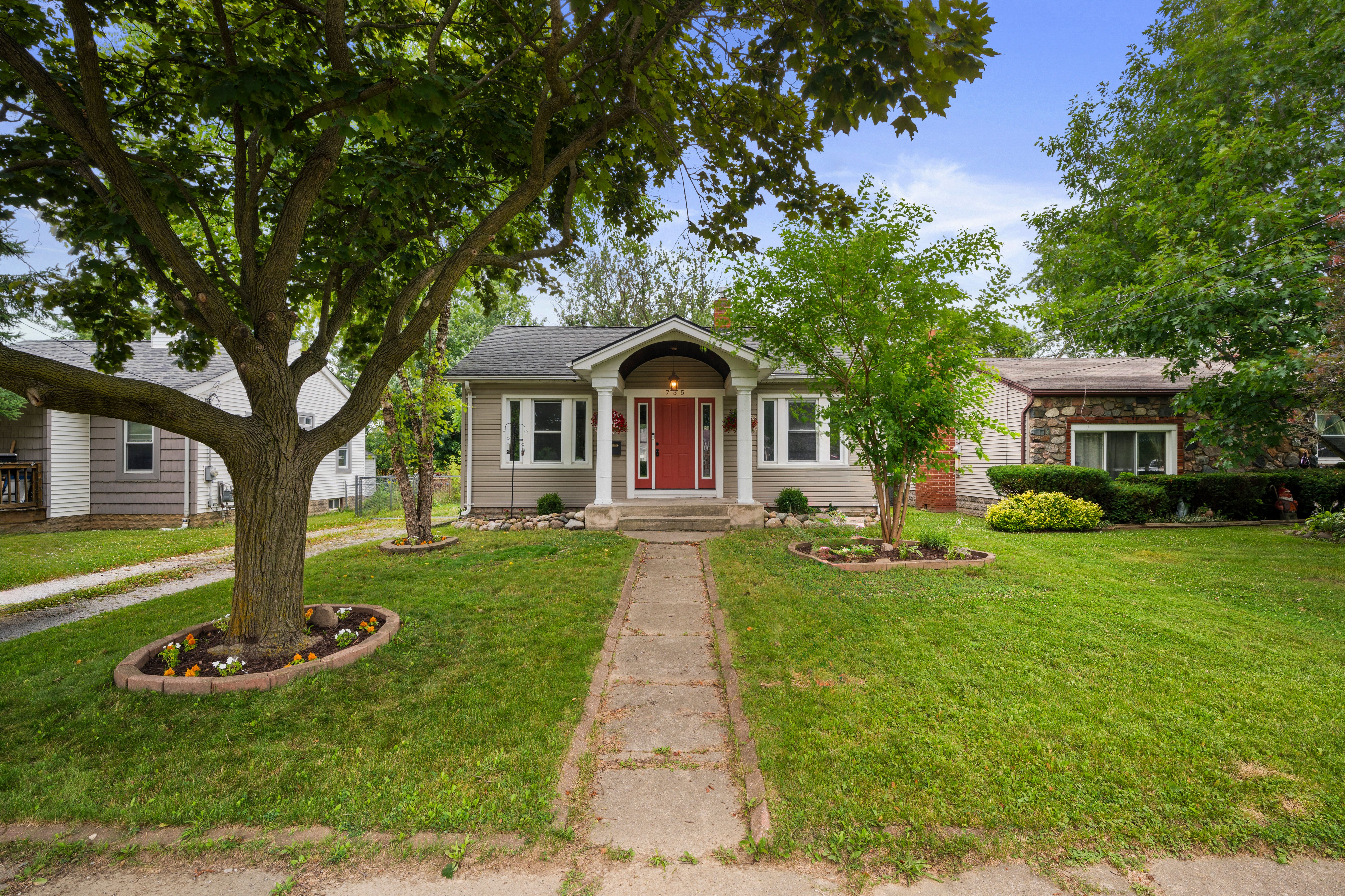 Alexandrine Ave, Mount Morris, MI 48458
