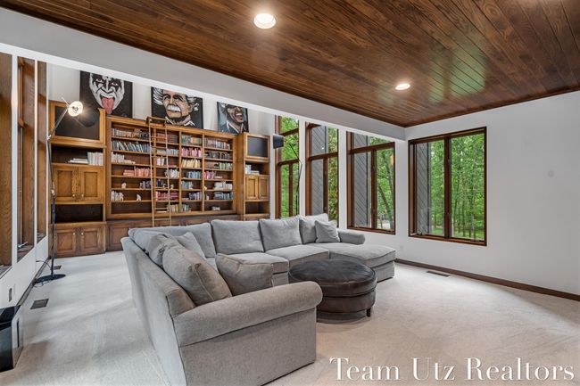 Family Room | Image 27