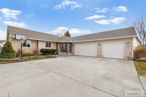 327 Red Fox Dr, Ammon, ID, 83401-3478 | Card Image