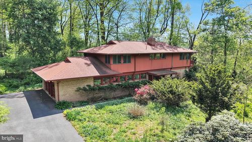40 Devon Dr, Reading, PA, 19606-9557 | Card Image