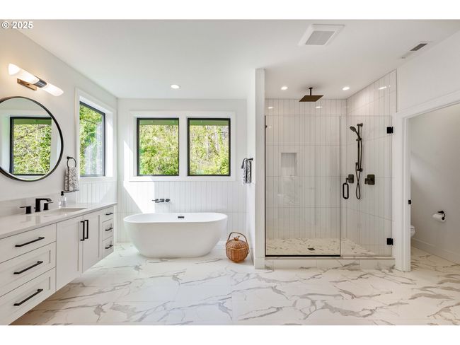 Attached Bathroom #1 | Image 17