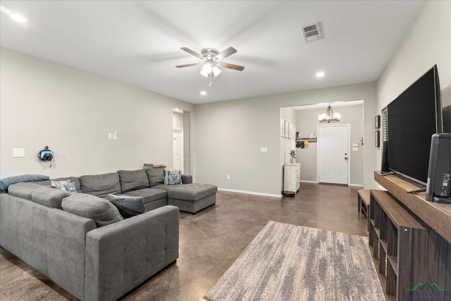 803 E 9 Th St, House other with 3 bedrooms, 2 bathrooms and null parking in Mt Pleasant TX | Image 7