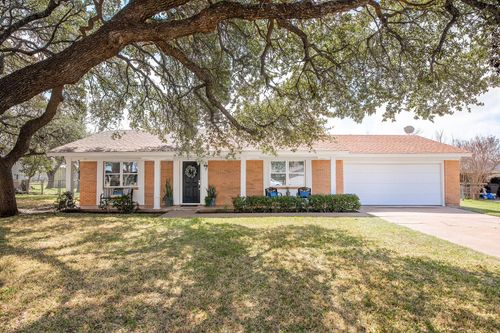 1013 W 12th St, Brady, TX, 76825-5310 | Card Image