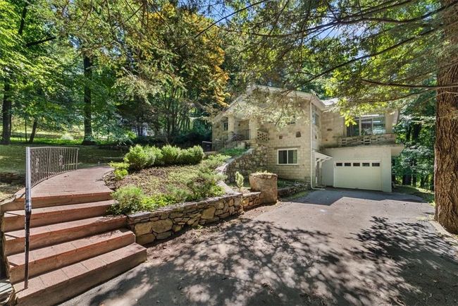 Front of the house | Image 28