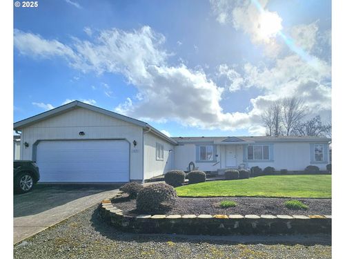 1621 Skipper Ave, Eugene, OR, 97404-4718 | Card Image