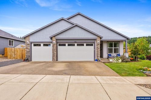 901 Riley Dr, Silverton, OR, 97381-8736 | Card Image