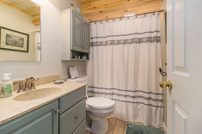 Full Bathroom | Image 21