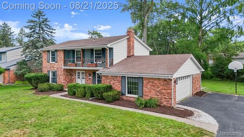 31472 Sunset Dr, Beverly Hills, MI, 48025-5107 | Card Image