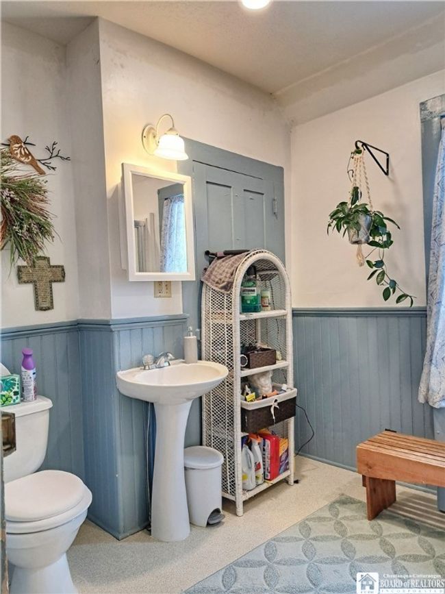 Lower Apartment - Bathroom & Laundry | Image 23