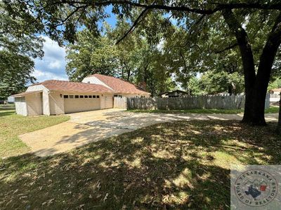 5700 Eli St, House other with 3 bedrooms, 2 bathrooms and null parking in Texarkana TX | Image 3